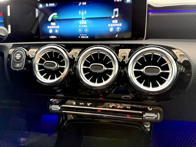 M-BENZ賓士 A200  第7張相片