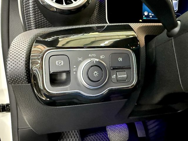 M-BENZ賓士 A200  第9張相片