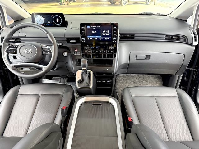 HYUNDAI現代 STARIA  第2張相片