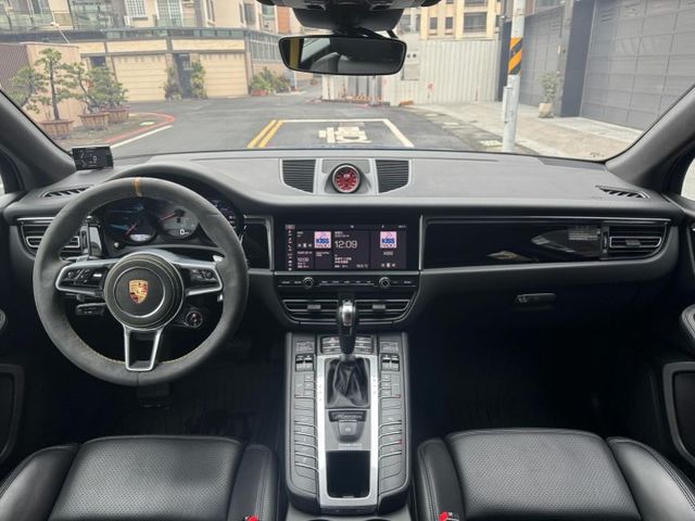 MACAN  第3張相片