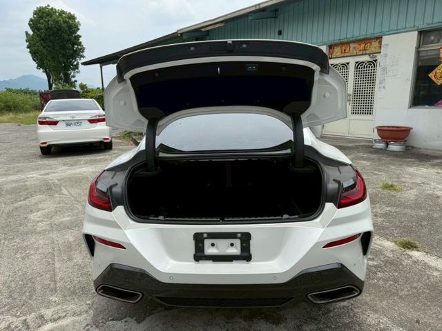 8 SERIES SEDAN G14  第15張相片