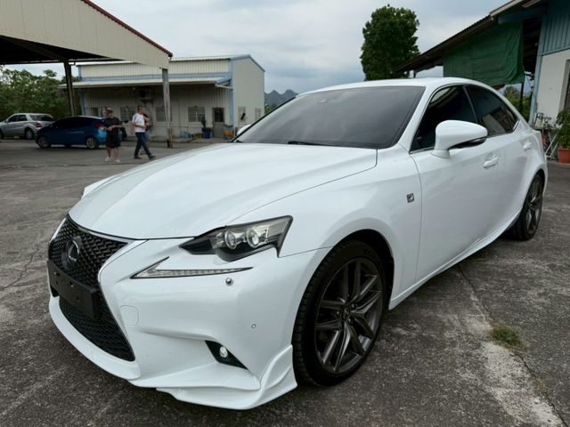 紅內裝， 天窗 ，免鑰匙進入，F-Sport  第1張相片