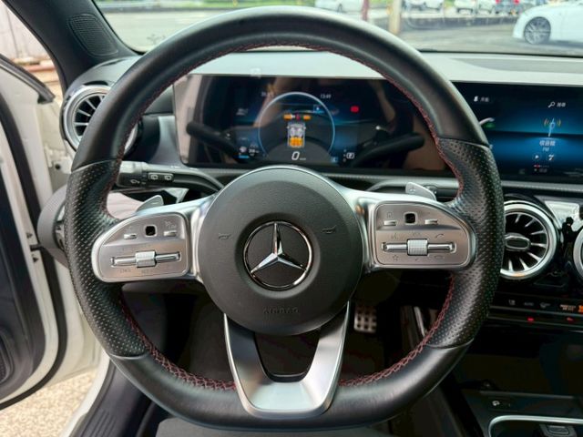 A-CLASS SEDAN V177  第7張相片