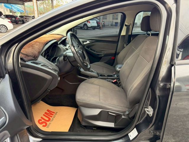 FOCUS  第3張相片