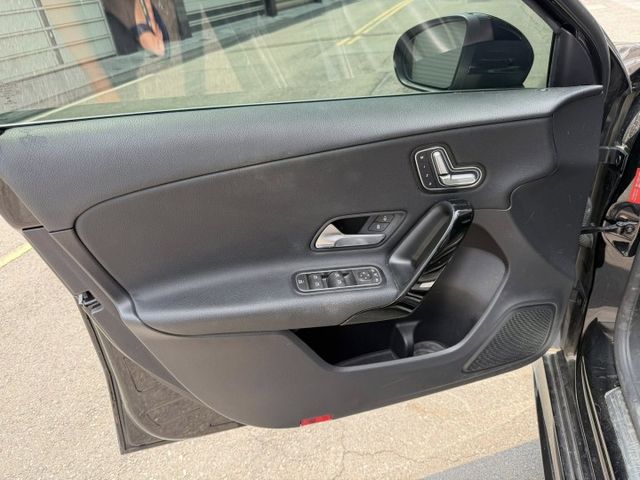 A-CLASS SEDAN V177  第2張相片