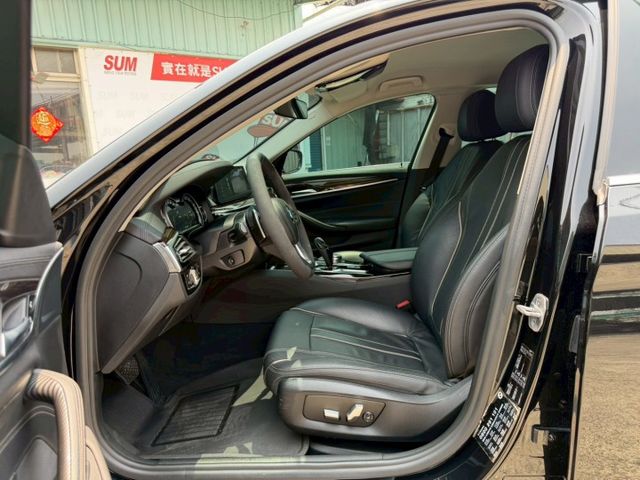 5 SERIES SEDAN G30  第5張相片