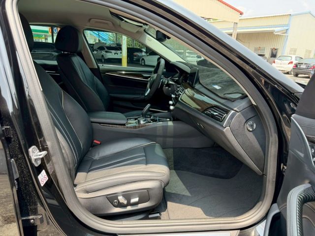 5 SERIES SEDAN G30  第6張相片