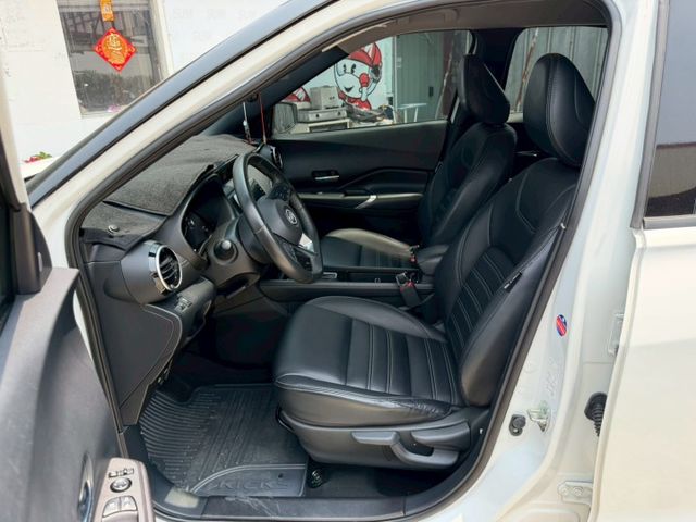 KICKS  第3張相片