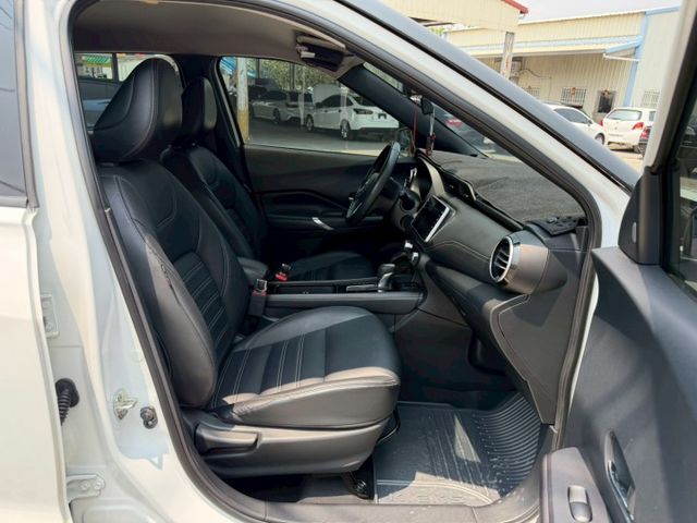 KICKS  第5張相片