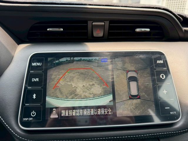 KICKS  第6張相片