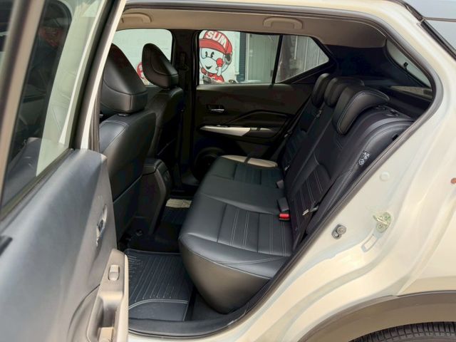 KICKS  第7張相片