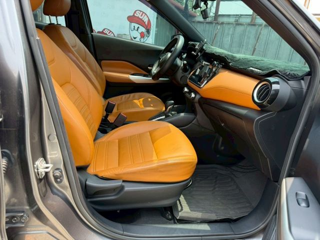 KICKS  第5張相片