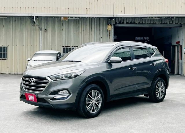 汽油時尚版一手車 實跑8萬多公里 I-key免匙 駕駛座電動椅 分區恆溫空調  定速巡航  循跡防滑 安卓主機  第1張相片