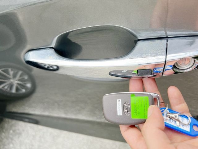 汽油時尚版一手車 實跑8萬多公里 I-key免匙 駕駛座電動椅 分區恆溫空調  定速巡航  循跡防滑 安卓主機  第6張相片