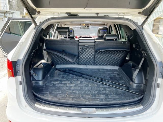 領袖版5+2人座一手車全車原版件加裝車頂架 4WD、HID魚眼 免鑰匙第三排冷氣出風口定速巡航循跡防滑全景天窗 安卓主機  第17張相片