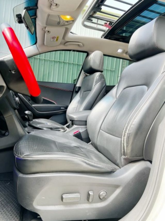 領袖版5+2人座一手車全車原版件加裝車頂架 4WD、HID魚眼 免鑰匙第三排冷氣出風口定速巡航循跡防滑全景天窗 安卓主機  第20張相片