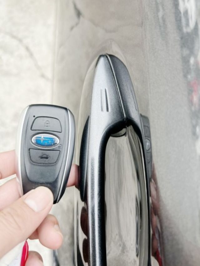 GT-S 一手車 原版件 里程保證I -key摸門 駕駛座電動椅 定速巡航 盲點偵測 循跡防滑  四輪驅動  第7張相片