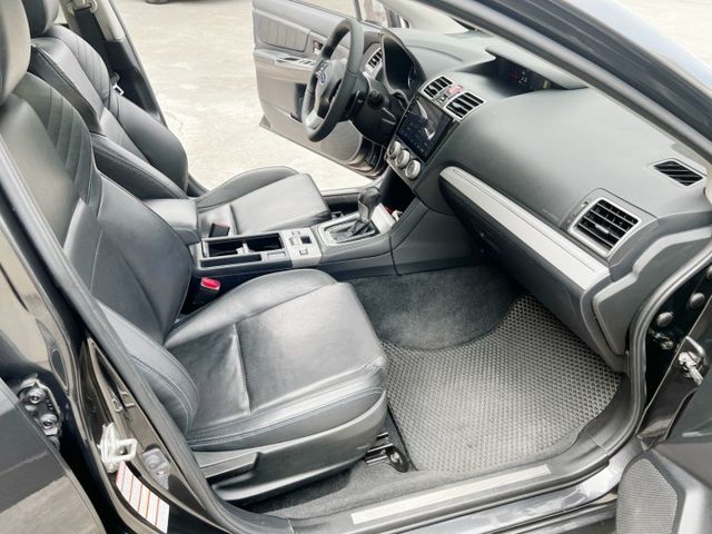 GT-S 一手車 原版件 里程保證I -key摸門 駕駛座電動椅 定速巡航 盲點偵測 循跡防滑  四輪驅動  第18張相片