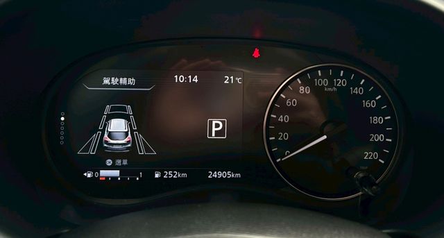 旗艦版 一手車原鈑件 原廠保養 原廠保固中 里程保證 僅跑2.5萬公里 原廠選配加價雙色車頂 配備多多  第6張相片