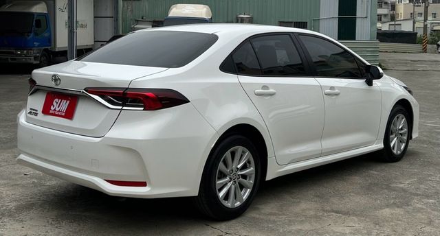 豪華+ 實跑1萬公里 全車原鈑件 原廠保養 新車保固中I-key摸門  定速巡航 ACC跟車 車道偏移警示 盲點偵測  第5張相片