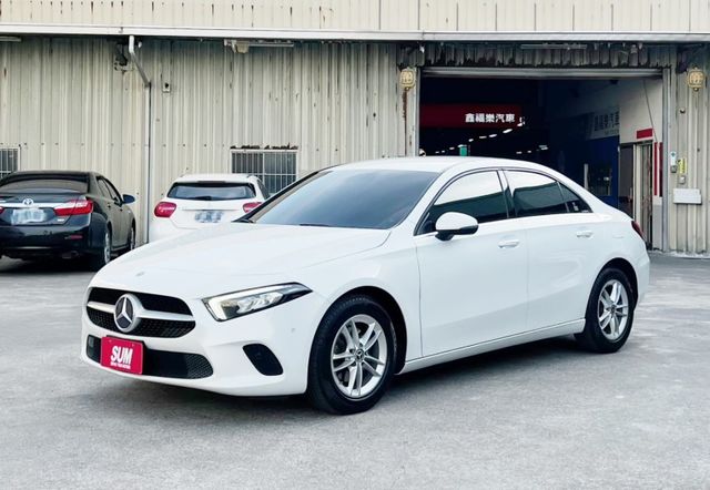 四門全車原鈑件 里程保證  實跑5萬公里-l-key摸門-定速巡航-盲點偵測-倒車影像-自動停車輔助-駕駛座電動記憶  第1張相片