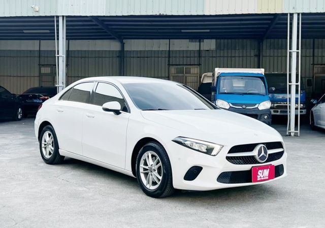 四門全車原鈑件 里程保證  實跑5萬公里-l-key摸門-定速巡航-盲點偵測-倒車影像-自動停車輔助-駕駛座電動記憶  第2張相片