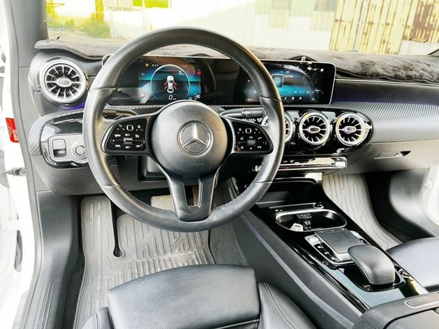 四門全車原鈑件 里程保證  實跑5萬公里-l-key摸門-定速巡航-盲點偵測-倒車影像-自動停車輔助-駕駛座電動記憶  第10張相片