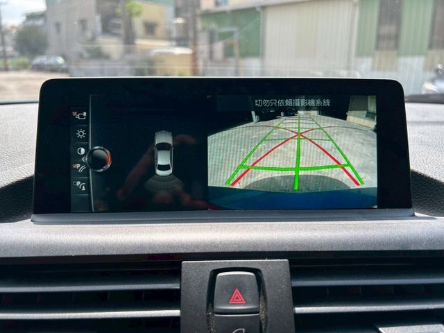 里程實跑8.3萬 原廠保養-雙前座電動座椅 -H/k音響 -倒車顯影 -電折後視鏡 -行人警示系統-車道偏移警配備多多  第12張相片