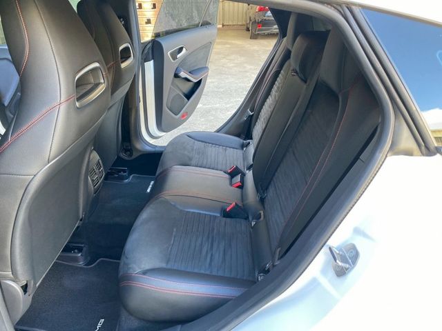 AMG總代理全車原鈑件實跑7.5萬公里-keyless免匙系統/摸門解鎖-AMG套件-電動尾門-全景天窗-雙前記憶電動座  第12張相片