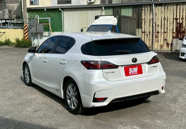 原鈑件 一手車 里程保證-記憶座椅  -免鑰匙系統  -倒車影像  -電熱椅  -循跡防滑  第4張相片