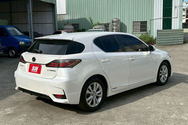 原鈑件 一手車 里程保證-記憶座椅  -免鑰匙系統  -倒車影像  -電熱椅  -循跡防滑  第5張相片