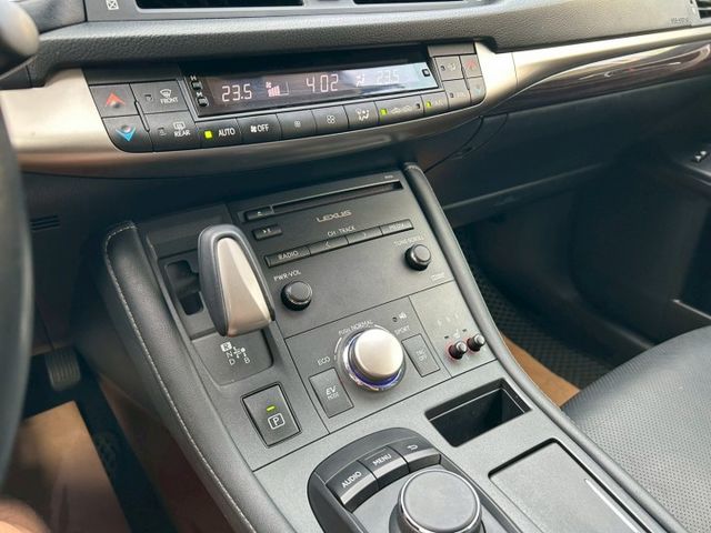 原鈑件 一手車 里程保證-記憶座椅  -免鑰匙系統  -倒車影像  -電熱椅  -循跡防滑  第17張相片