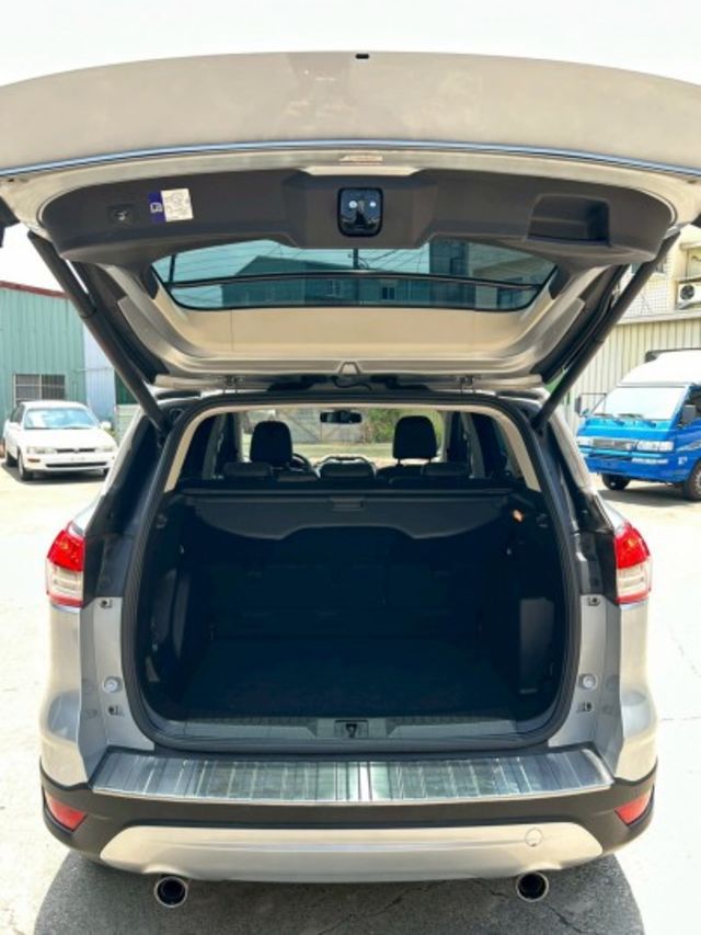 頂級版 一手車 原廠保養 里程保證Ikey摸門 倒車影像 盲點偵測 LED尾燈 全景天窗 方向盤快控鍵 電動尾門  第7張相片