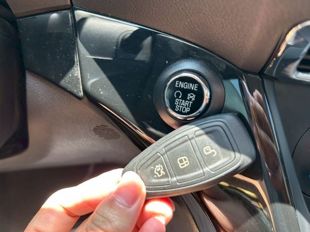 頂級版 一手車 原廠保養 里程保證Ikey摸門 倒車影像 盲點偵測 LED尾燈 全景天窗 方向盤快控鍵 電動尾門  第16張相片