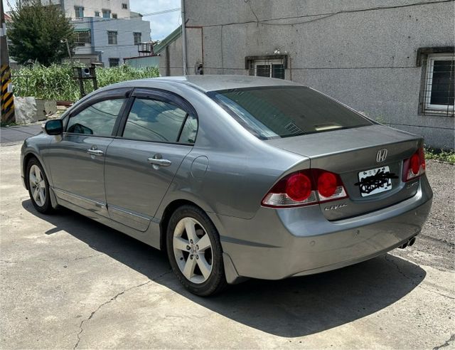 頂級版 一手車 原鈑件  僅跑3萬多公里 里程保證 -天窗  -HID頭燈  -方向盤快撥  第4張相片