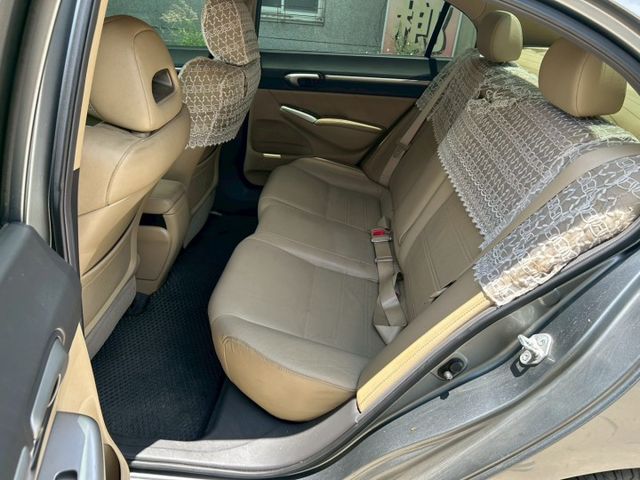 頂級版 一手車 原鈑件  僅跑3萬多公里 里程保證 -天窗  -HID頭燈  -方向盤快撥  第6張相片