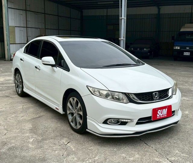 頂級版 里程保證 無泡水 優質代步車-空力套件-恆溫空調-電折後視鏡-安卓機-倒車影像-定速-天窗-換擋撥片  第2張相片