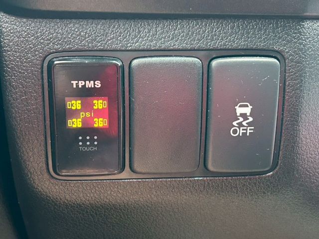 頂級版 里程保證 無泡水 優質代步車-空力套件-恆溫空調-電折後視鏡-安卓機-倒車影像-定速-天窗-換擋撥片  第14張相片