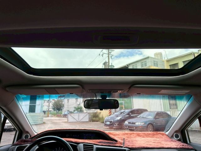 頂級版 里程保證 無泡水 優質代步車-空力套件-恆溫空調-電折後視鏡-安卓機-倒車影像-定速-天窗-換擋撥片  第15張相片