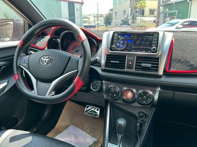 豪華版 一手車里程保證 里程僅跑8萬多-免鑰匙摸門-原廠導航-倒車顯影-恆溫空調-放向盤音響控制 -電動後視鏡  第13張相片