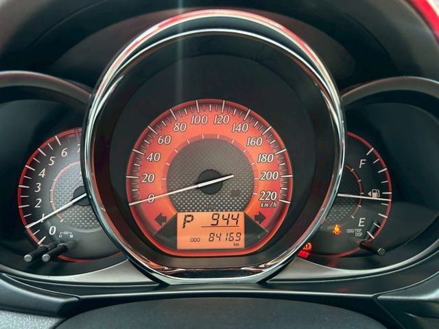 豪華版 一手車里程保證 里程僅跑8萬多-免鑰匙摸門-原廠導航-倒車顯影-恆溫空調-放向盤音響控制 -電動後視鏡  第14張相片