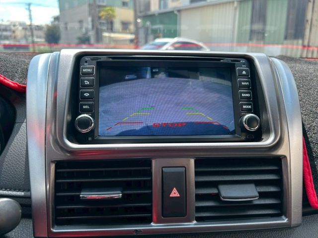 豪華版 一手車里程保證 里程僅跑8萬多-免鑰匙摸門-原廠導航-倒車顯影-恆溫空調-放向盤音響控制 -電動後視鏡  第16張相片