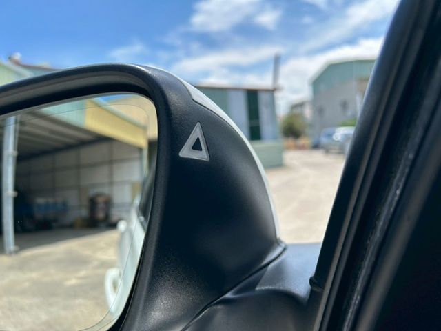 總代理 一手車 原鈑件 里程保證 5AS駕駛輔助系統 分區溫控空調 盲點偵測  配備滿滿  第15張相片