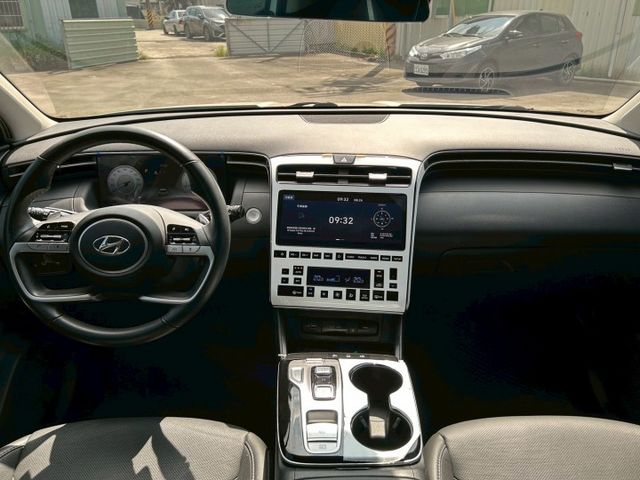 頂級版 一手車原鈑件原廠保養 新車保固中 里程保證實跑9萬多貫穿式尾燈 跟車系統 盲點偵測 摸門解鎖 環景影像電動座椅  第5張相片