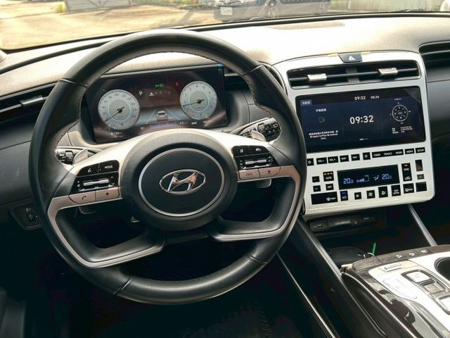 頂級版 一手車原鈑件原廠保養 新車保固中 里程保證實跑9萬多貫穿式尾燈 跟車系統 盲點偵測 摸門解鎖 環景影像電動座椅  第6張相片