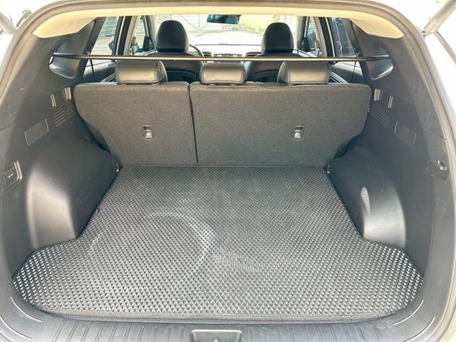 頂級版 一手車原鈑件原廠保養 新車保固中 里程保證實跑9萬多貫穿式尾燈 跟車系統 盲點偵測 摸門解鎖 環景影像電動座椅  第20張相片