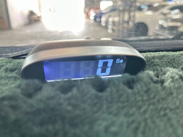 七人座 一手車里程保證 可認證  里程實跑11萬I-key 免鑰匙啟動 恆溫空抬頭顯示器  倒車顯影  方向盤快撥  第10張相片