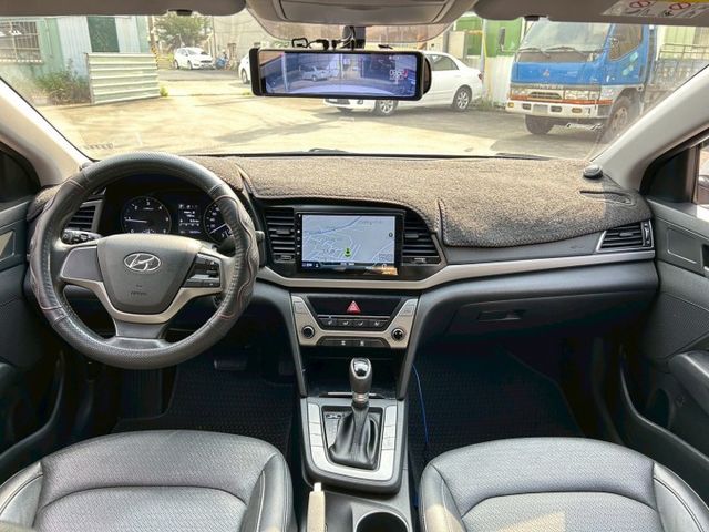 柴油一手車 原鈑件---配備---雙離合七速手自排  渦輪增壓柴油引擎  循跡防滑  六顆氣囊  安卓機  第7張相片