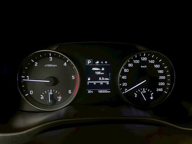 柴油一手車 原鈑件---配備---雙離合七速手自排  渦輪增壓柴油引擎  循跡防滑  六顆氣囊  安卓機  第8張相片