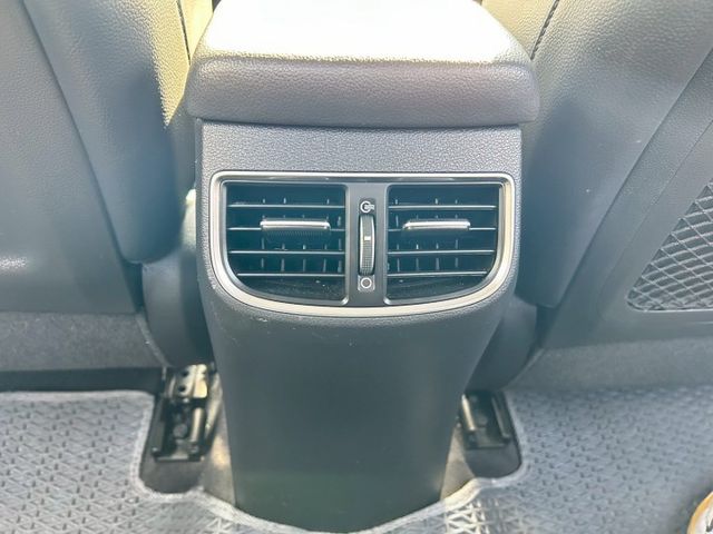 柴油一手車 原鈑件---配備---雙離合七速手自排  渦輪增壓柴油引擎  循跡防滑  六顆氣囊  安卓機  第11張相片